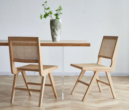Natural Wood Chairs: 5 Reasons Why People Like It?